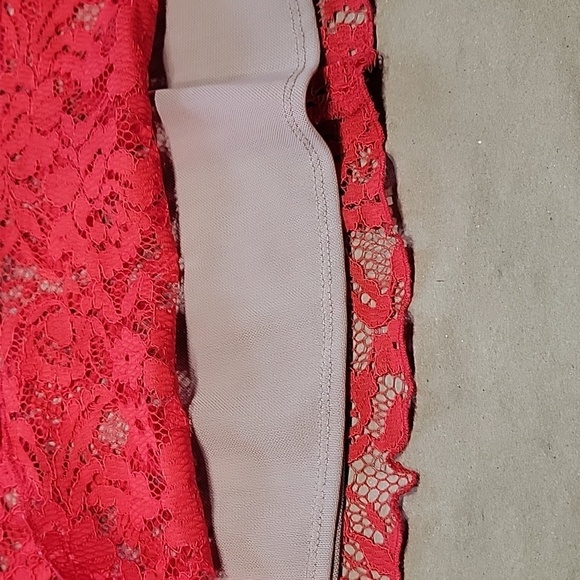 French Connection Size S Red Lace over Nude Ruffle Trim Sleeveless Peplum Top - Picture 12 of 15